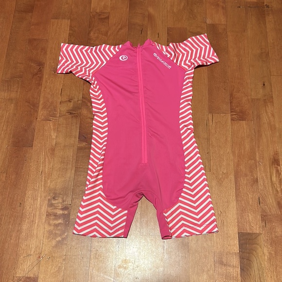 Ripcurl short sleeved sun suit. Size 3 girls . - Picture 2 of 3